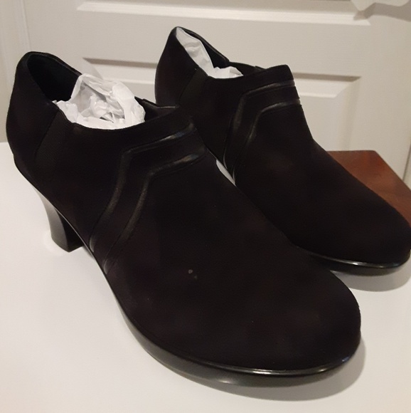 Dansko Shoes - Dansko Suede Heels..